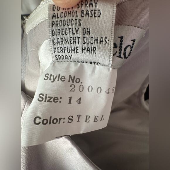 KLEINFELD BEAUTIFUL GREY SATINY OFF SHOULDER DRESS SZ 14 EUC - Picture 6 of 6